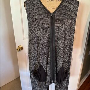 Sleeveless Zip Front Heathered Black Vest with Pockets